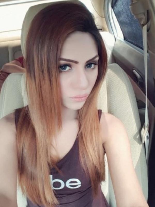 Experience Unforgettable Moments with Léonie Charvet Tonight 1 Mis Fotos