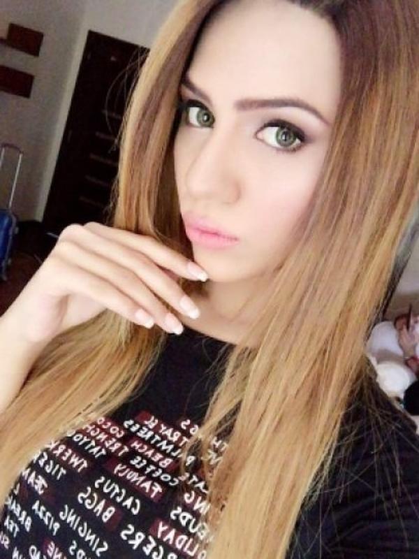 Experience Unforgettable Moments with Léonie Charvet Tonight 2 Mis Fotos