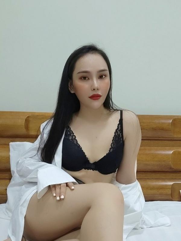 Experience Unforgettable Moments with Julia Rozanova Today