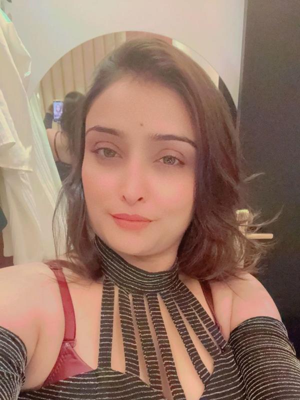 Experience Unforgettable Moments with Ana Volkova Today