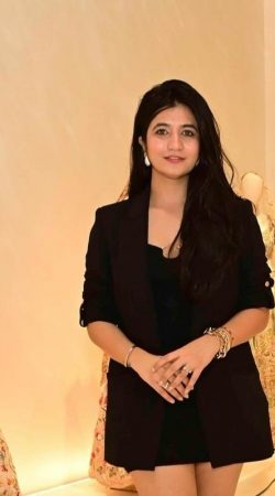 Experience Unforgettable Moments with Elodie Ricci Today