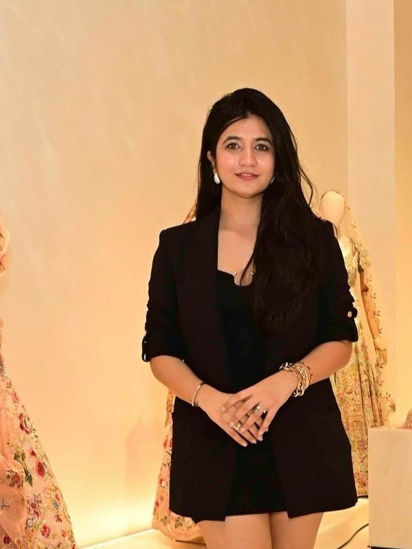 Experience Unforgettable Moments with Elodie Ricci Today